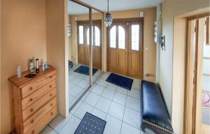 Maisons de vacances 4 Bedroom Nice Home In Marcoing : photos des chambres