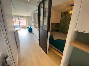 Quai des Cordeliers, balcon et vieille ville