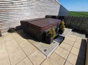 Baidland Escapes 2 bedroom cottage With hot tub