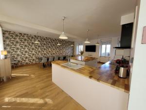 Maisons de vacances Grand gite citadin avec SPA, billard, babyfoot : photos des chambres