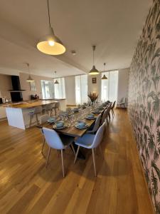 Maisons de vacances Grand gite citadin avec SPA, billard, babyfoot : Maison 8 Chambres