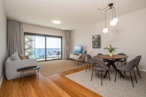 Apartment with ocean view and parking