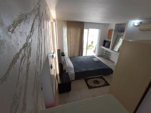Azalea Garden Apartment With Mountain View