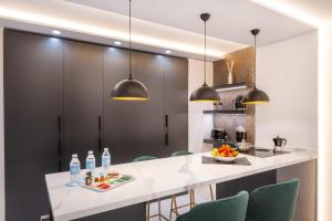 MARBELLA BANUS SUITES - Marbella Marina Banus Deluxe Apartment Sea Views