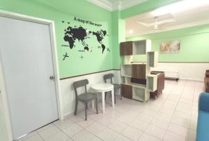 3 Rooms 2 parking 10pax PSR Comfy Sofa&Bed near MRT Eateries McD
