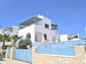 Villa Danae - Seaside Villa with Pool & Hot Tub - Molos Parou