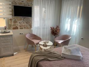 Biscoutsis old town studio