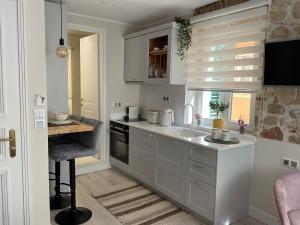 Biscoutsis old town studio