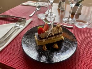 Logis Hotels - Hotel Restaurant Domaine Les Falaises : photos des chambres
