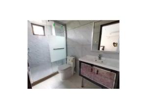 (HI TOP TRANSIENT HOUSE)