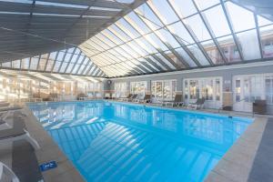 5-person flat with swimming pool tennis court and private parking 236