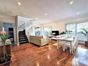 Sydney Meets Miranda, Comfy 4 Bedrooms Corner House - Taren Point