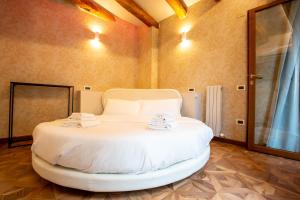 Deluxe Suite with Spa Bath room in Falegnami Suites