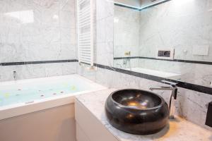 King Suite with Spa Bath