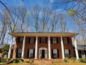 Living Easley Manor - With Amazing Hot Tub!