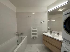 SAG 19th floor Panorama City apartment 2 rooms free parking Free wifi