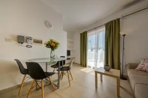 2 Bedroom Apts and Penthouse close to Bugibba Promenade by ShortletsMalta - 圣保罗湾城