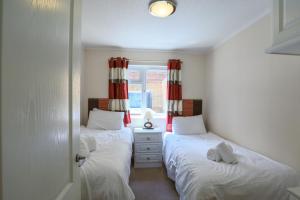 Conkers Lodge for 6 with Hot Tub & Secluded Decking - Spa Resort in Devon