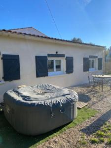 Maisons de vacances L’Amandier, Charmant T2 dans la campagne avec jacuzzi et jardin : photos des chambres