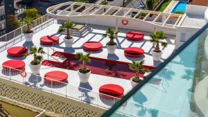 Exclusive Seaview apt by Costarentals - Ref 02