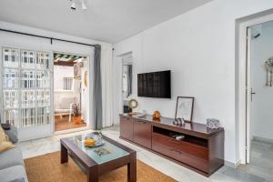 La Duquesa apt with pool by Costarentals - Ref M8