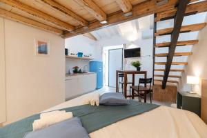 Lalba di ortigia a due passi dal mare