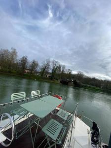 Bateaux-hotels Charmant bateau sur la Marne : photos des chambres