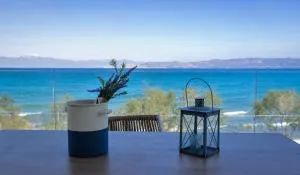 La Mer Bleue Beachfront Boutique Apartments - Zevgolateíon