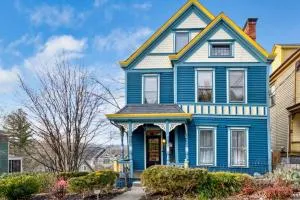 Historic Painted Lady Victorian Home - Jericho