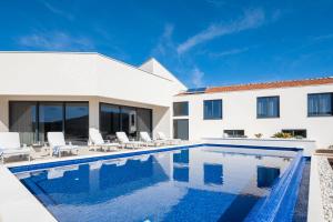 Luxury Villa Dolac near Split, airport, complete privacy, infinity heated pool
