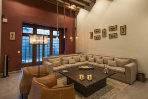 AMAZING HOME WITH POOL IN A STELLAR LOCATION