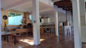 Sitio com lago e piscina - 伊加拉塔