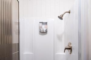 Tropical Cottage in Prime Airport Area