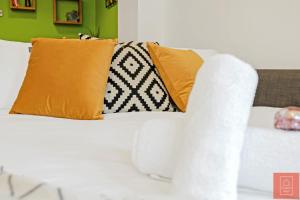 Cheerful Stays: Spacious Flat in Vibrant Leith