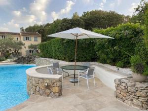 Villas Charming, chic, secluded villa within walking distance from Lorgues : photos des chambres