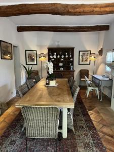 Villas Charming, chic, secluded villa within walking distance from Lorgues : photos des chambres