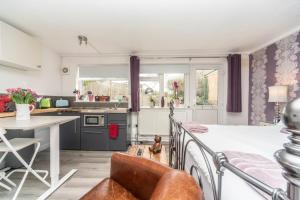 11 Boutique studio apartment perfect for peaceful getaway, secluded garden, quiet location