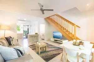 Florida 1 - 2 min walk to beach shops and restaurants - Shoal Bay