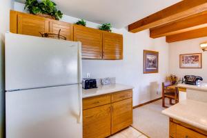 Large 2 Br With Open Floorplan Condo