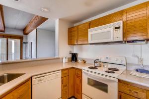 Large 2 Br With Open Floorplan Condo