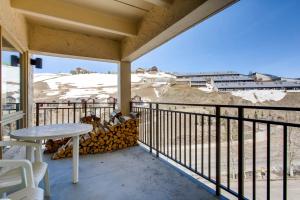 Large 2 Br With Open Floorplan Condo