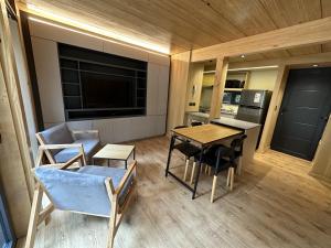 Hermoso departamento de 3 ambientes con amplio jardin. 1V5