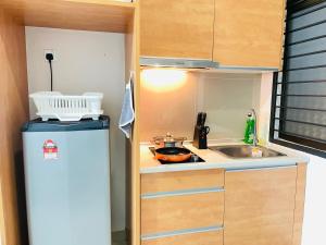 Palazio Mount Austin studio with Balcony 4 plus 1pax with TV box 5mins AEON 3a06