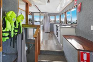 Caloundra Houseboats