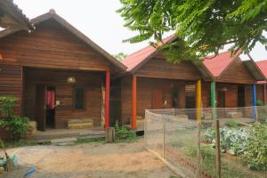 Samaki Guesthouse & Grandpa Homestay- Tad Lo