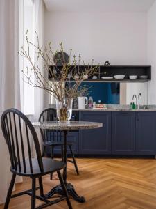 MIRO Rooms Skolas - quiet chic, free parking, self check-in