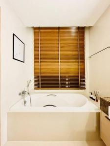 Luxury 2BR on the Clouds in Prime area Bangkok