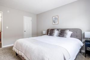 W Hollywood 1BR w Gym BBQ nr nightlife LAX-449