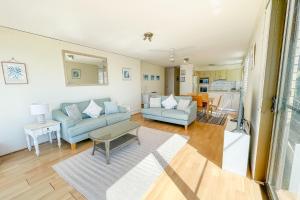 Harbourside 13 fantastic waterfront unit