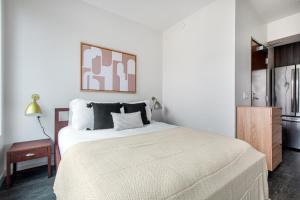 Belltown Studio w Gym Rooftop Sun Deck SEA-73